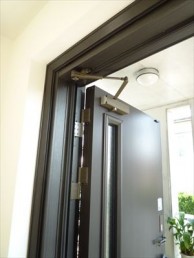 カバー工法で玄関ドアのお取替え カバー工法で玄関ドアのお取替え